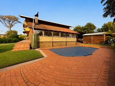 4 Bedroom House For Sale in Akasia - img