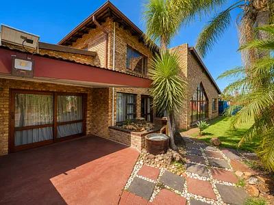 4 Bedroom House For Sale in Pretoria - zAR9.webp