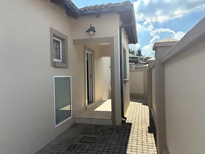 2 Bedroom Townhouse To Rent in Pretoria - F6G7.webp
