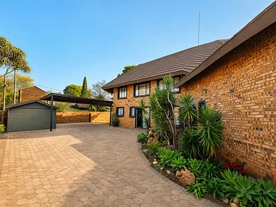 6 Bedroom House For Sale in Akasia - 1ZPf.webp