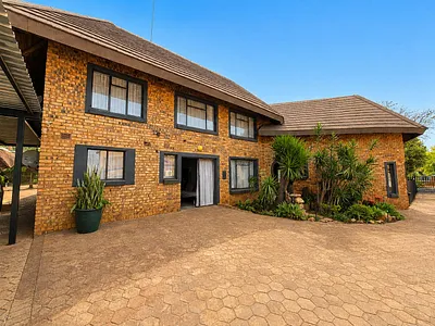 6 Bedroom House For Sale in Akasia - M271.webp