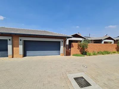 3 Bedroom Townhouse For Sale in Pretoria - EhP0.webp