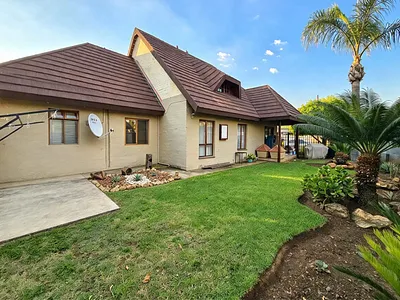 4 Bedroom House For Sale in Pretoria - HQl6.webp