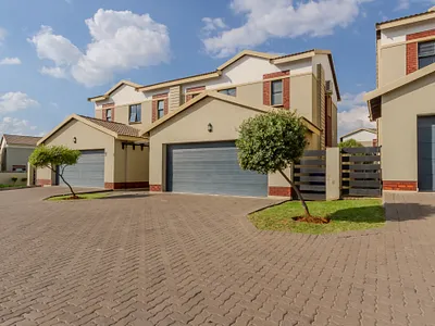 3 Bedroom Townhouse For Sale in Pretoria - gjHO.webp