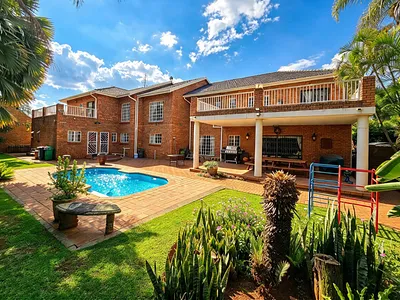 6 Bedroom House For Sale in Akasia - 3d8C.webp