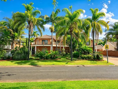 6 Bedroom House For Sale in Akasia - 6Bmq.webp