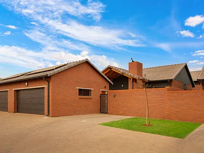 3 Bedroom Townhouse For Sale in Pretoria - f1vO.webp