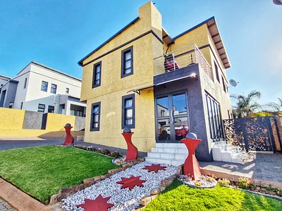 4 Bedroom House For Sale in Akasia - lLlS.webp