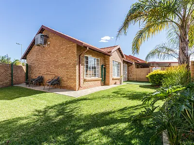 2 Bedroom Townhouse For Sale in Pretoria - lzdv.webp