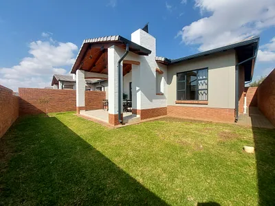 3 Bedroom Townhouse For Sale in Pretoria - r10G.webp