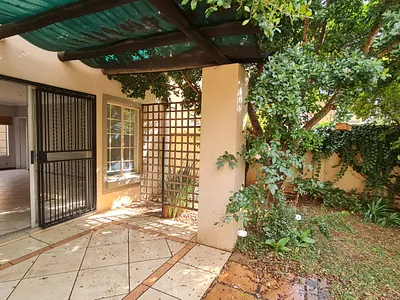 2 Bedroom Townhouse For Sale in Pretoria - o4cq.webp