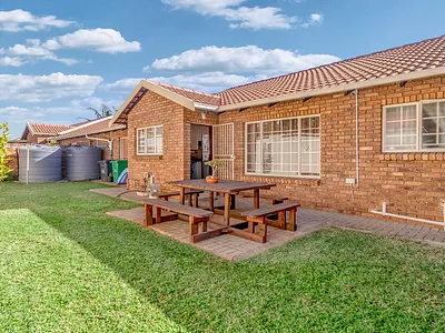 3 Bedroom Townhouse For Sale in Pretoria - p04d.webp