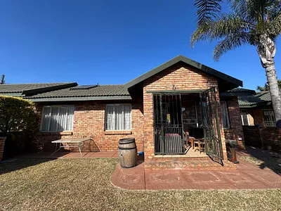 3 Bedroom Townhouse For Sale in Pretoria - gGOh.webp