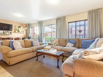 2 Bedroom Townhouse For Sale in Pretoria - LfwF.webp