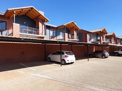 2 Bedroom Townhouse For Sale in Pretoria - YqKR.webp