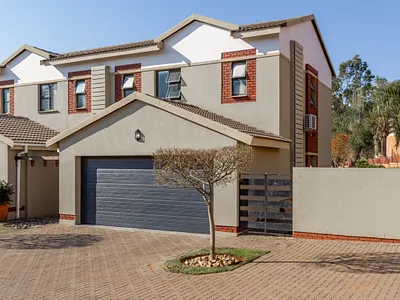 3 Bedroom Apartment For Sale in Pretoria - img