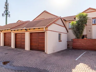 2 Bedroom Apartment For Sale in Pretoria - hZfF.webp
