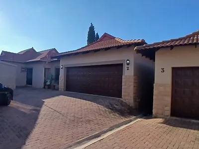 3 Bedroom Townhouse To Rent in Pretoria - vIQ0.webp