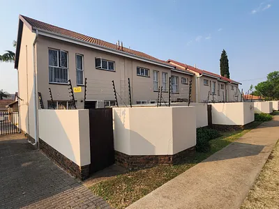 2 Bedroom Townhouse For Sale in Pretoria - ecLN.webp