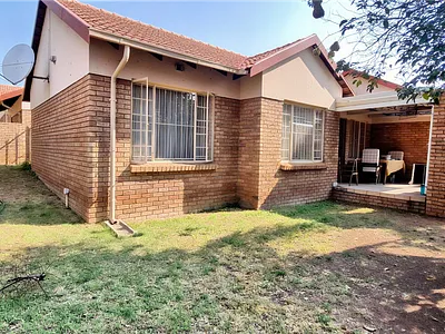 3 Bedroom Townhouse For Sale in Pretoria - khhq.webp