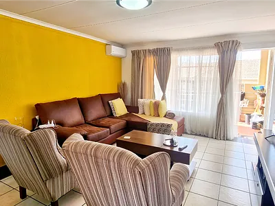 3 Bedroom Townhouse For Sale in Pretoria - pWAe.webp