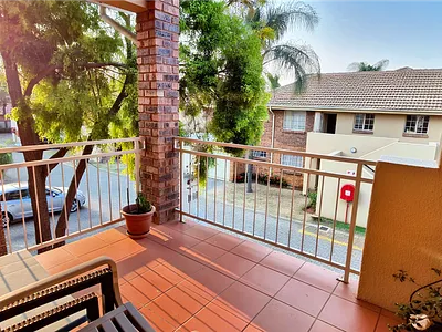 3 Bedroom Townhouse For Sale in Pretoria - 0i2C.webp