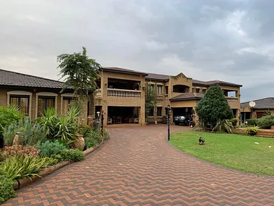 10 Bedroom House For Sale in Raslou AH, Centurion - img