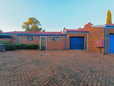 2 Bedroom Townhouse For Sale in Pretoria - 9aul.webp
