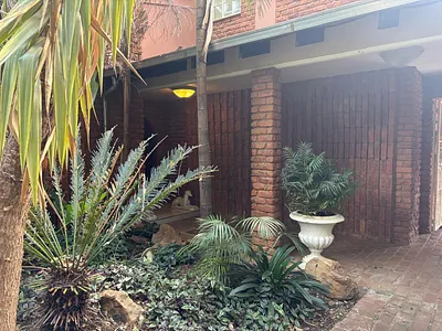 5 Bedroom House To Rent in Pretoria - KGE7.webp