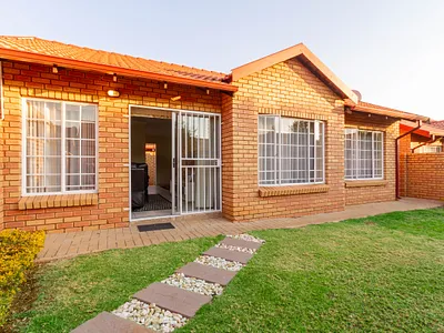 2 Bedroom Townhouse To Rent in Pretoria - cXM8.webp