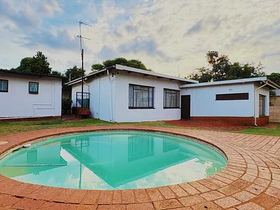 4 Bedroom House For Sale in Pretoria - 5dz8.webp