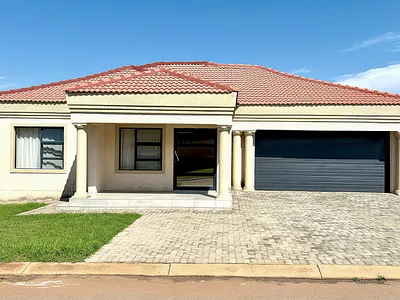 3 Bedroom Townhouse For Sale in Akasia - img