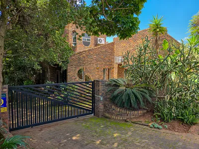 4 Bedroom House For Sale in Akasia - 1hZr.webp