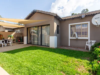 3 Bedroom Townhouse For Sale in Pretoria - 85aL.webp