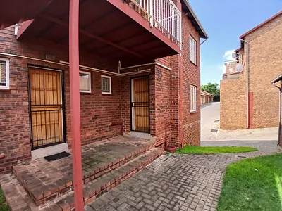 2 Bedroom Apartment To Rent in Pretoria - 241i.webp