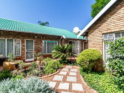 3 Bedroom Townhouse For Sale in Pretoria - U6d3.webp