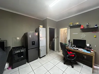 1 Bedroom Apartment To Rent in Pretoria - 6mPC.webp