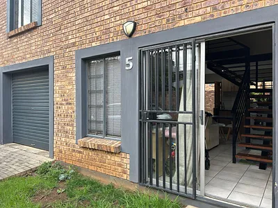 2 Bedroom Apartment To Rent in Pretoria - 5Usw.webp