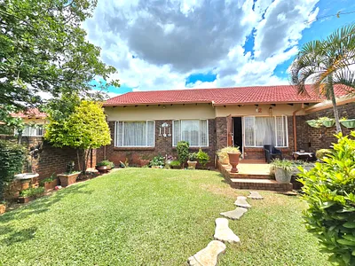 3 Bedroom Townhouse For Sale in Akasia - qOpp.webp