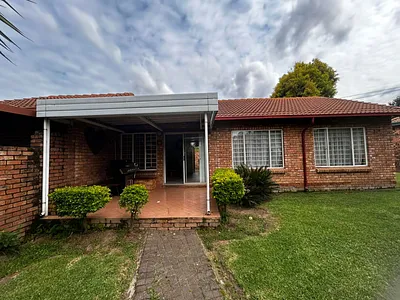 3 Bedroom Townhouse To Rent in Pretoria - 3HPn.webp