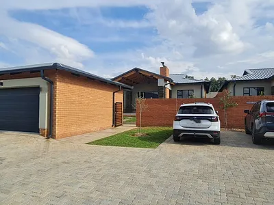 3 Bedroom Townhouse For Sale in Pretoria - 7KLY.webp