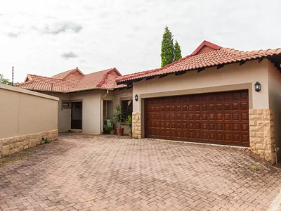 3 Bedroom Townhouse For Sale in Pretoria - gJYp.webp