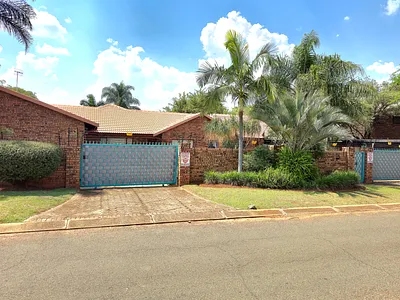 4 Bedroom House For Sale in Akasia - hRsb.webp