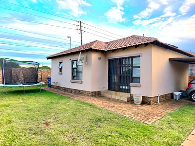 3 Bedroom Townhouse For Sale in Akasia - kwll.webp