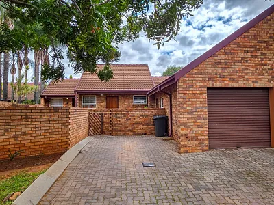 2 Bedroom Townhouse For Sale in Pretoria - Ih1C.webp