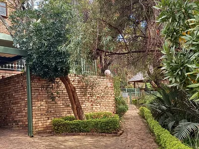 3 Bedroom Townhouse To Rent in Pretoria - 2mm9.webp