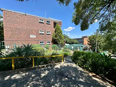 0.5 Bedroom Apartment To Rent in Pretoria - H9th.webp