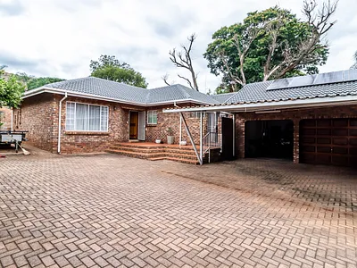 3 Bedroom Townhouse For Sale in Pretoria - IxWG.webp