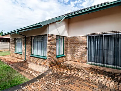2 Bedroom Townhouse For Sale in Pretoria - 6p4N.webp