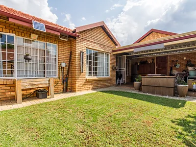 2 Bedroom Townhouse For Sale in Pretoria - 7QTX.webp